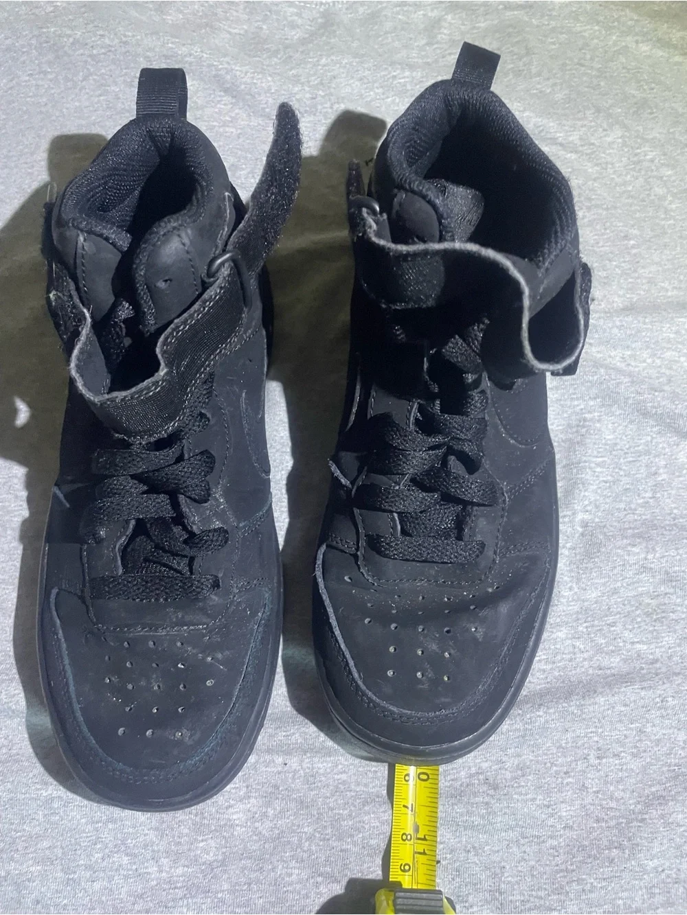 Nike Boys Court Borough Mid 2 CW5867-001 Black Basketball Shoes Sneakers Sz 5.5Y